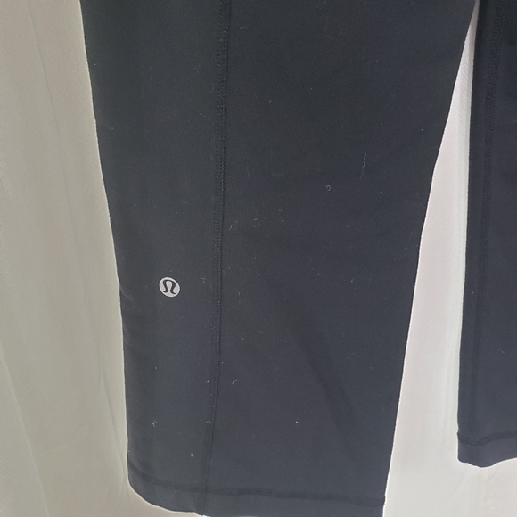 Lululemon Groove reversible crop wide leg reflective waist band size 4 - Picture 6 of 8